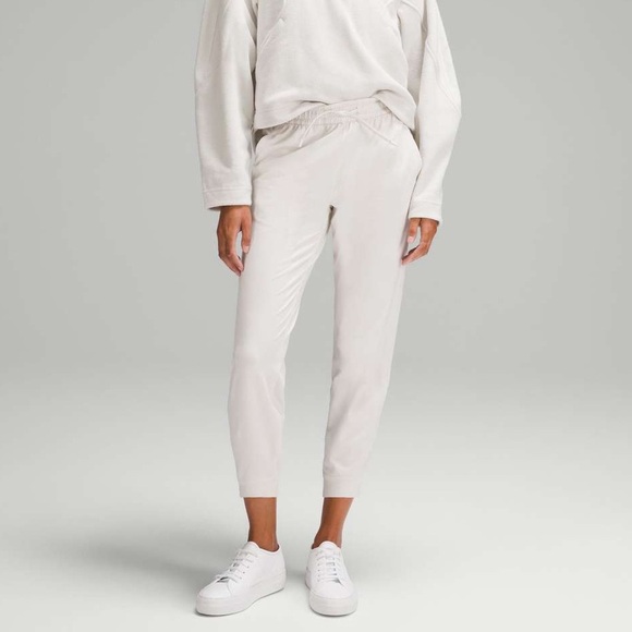 Lululemon Soft Jersey Classic-Fit Mid-Rise Jogger *7/8 Length - Bone/Ivory SZ 6 - Picture 1 of 5